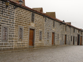 Fachadas de tiras de la Añora